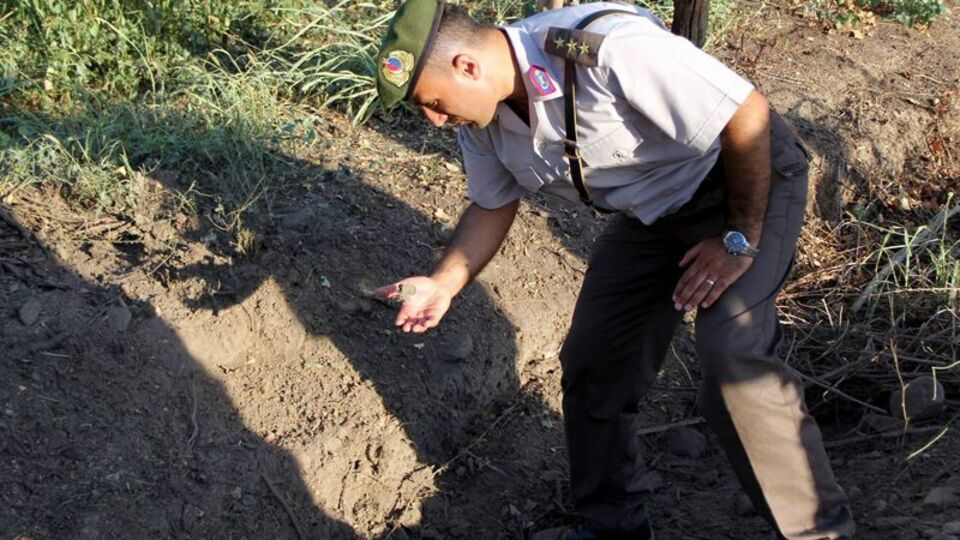 Tarlada patlamamış el bombası bulundu