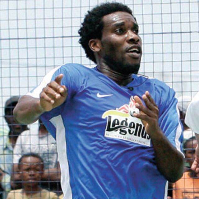 Okocha geri dönüyor!
