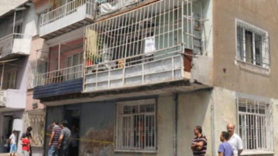 Şizofren hastası annesini öldürdü!