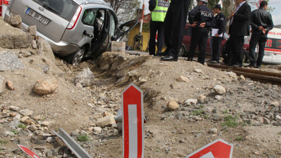 Doktor 3 kişiye çarptı, ikisi öldü!