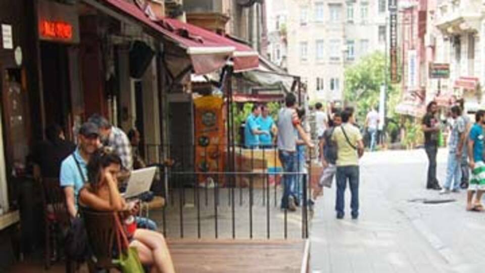 Esnaf kepenk indirdi!