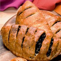 Zeytinli kafes ekmekler