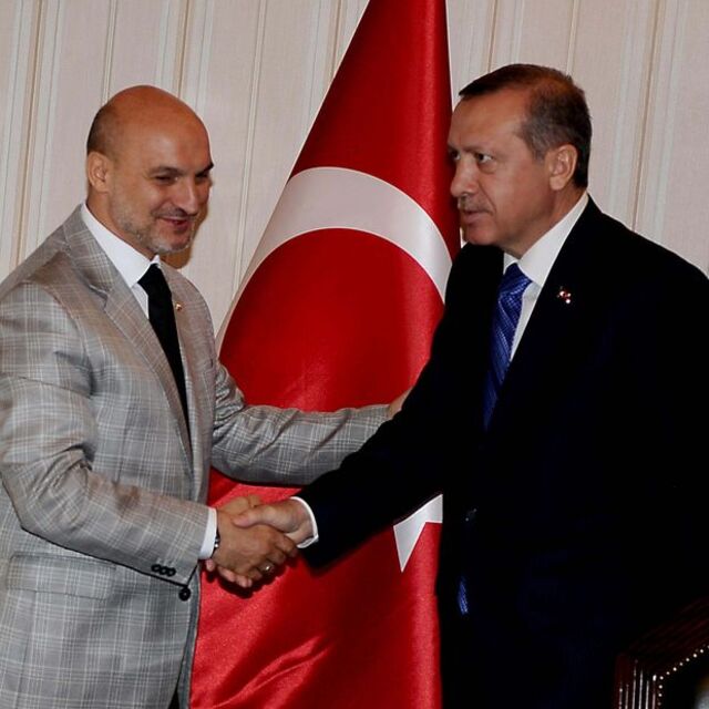 "Türkiye dünyadan siyahla beyaz gibi ayrıştı"