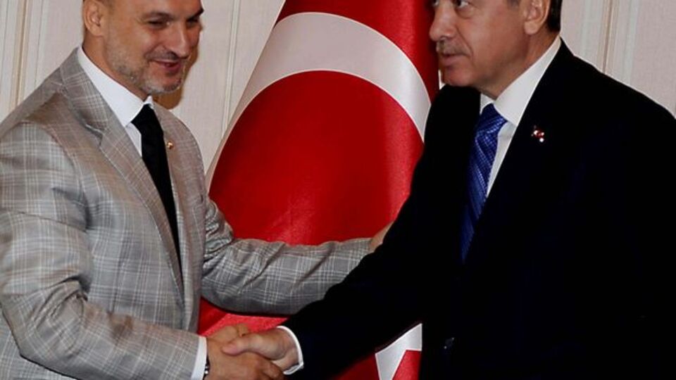 "Türkiye dünyadan siyahla beyaz gibi ayrıştı"
