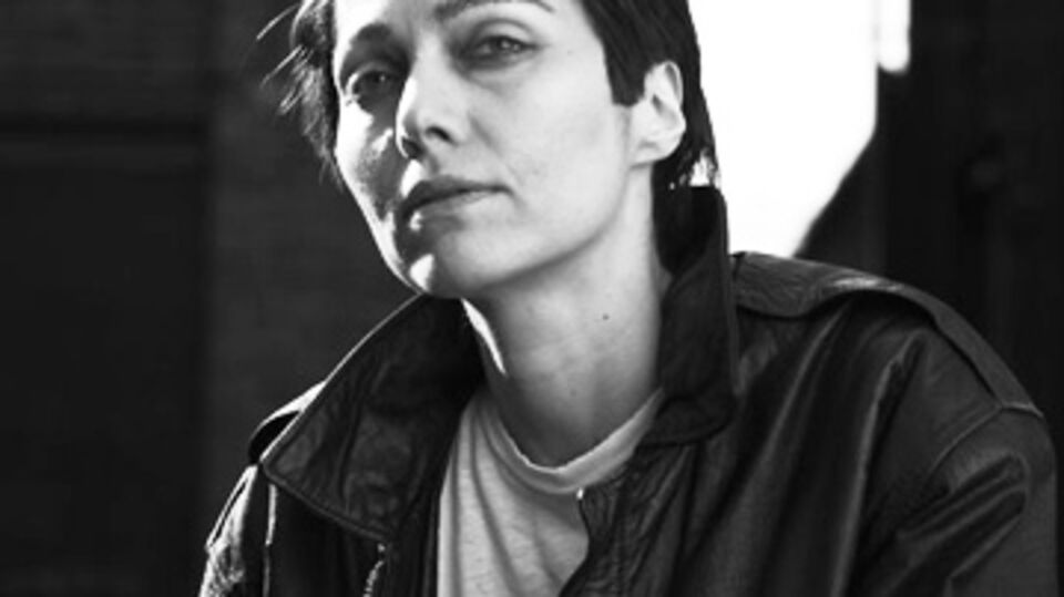 İşte Elif Şafak'ın 'erkek' halleri - GALERİ