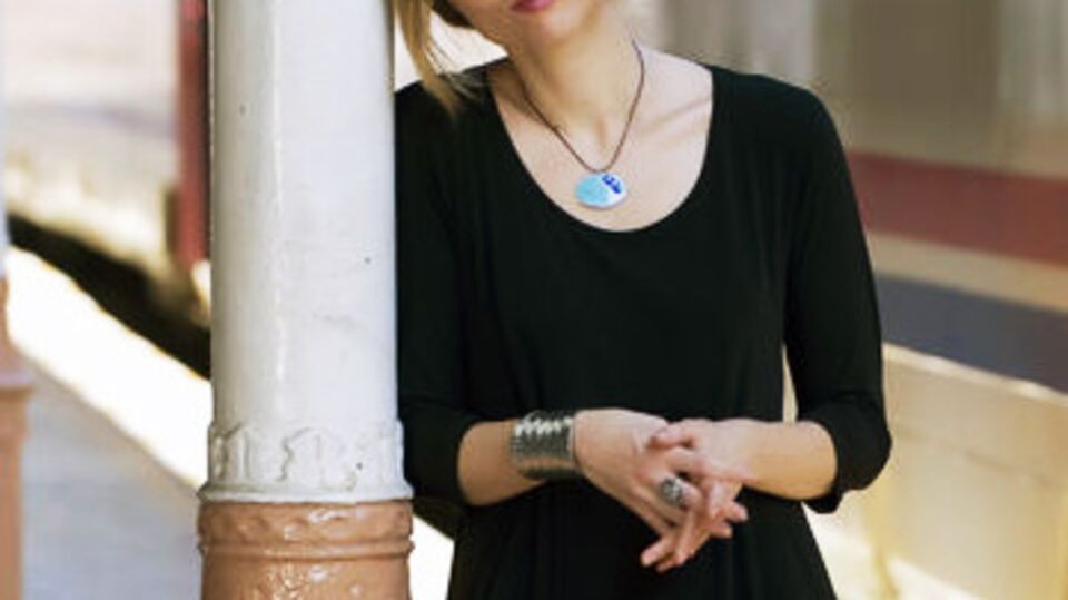 Elif Şafak merak edilenleri yanıtlayacak