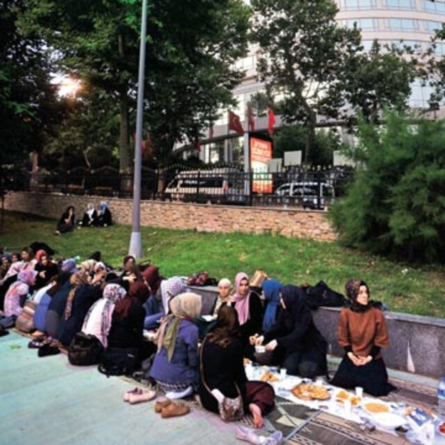 Oruçsuz iftar tartışması