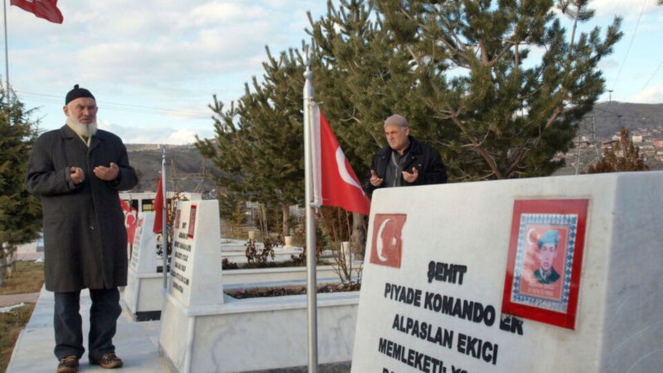 Şehidin naaşı bir var bir yok!