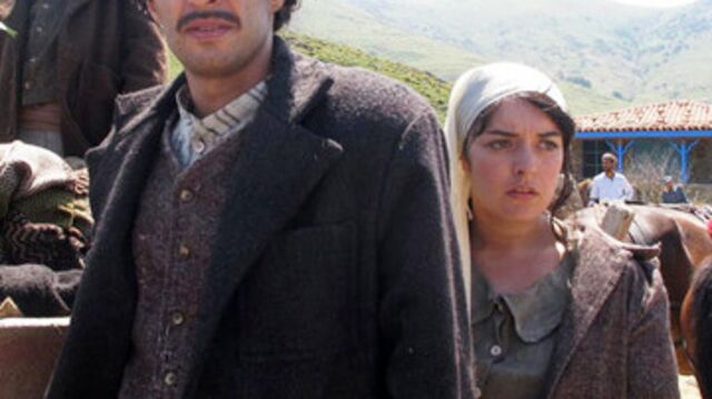 Ezgi Mola ve Mert Fırat aynı dizide