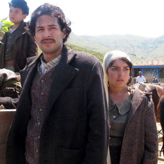 Ezgi Mola ve Mert Fırat aynı dizide