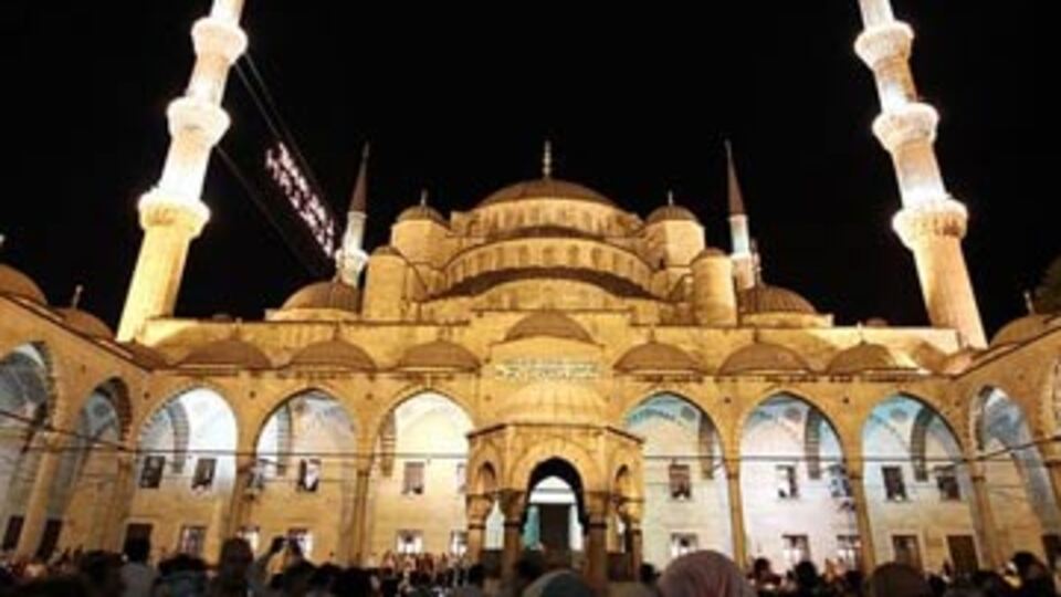 Camiler doldu taştı