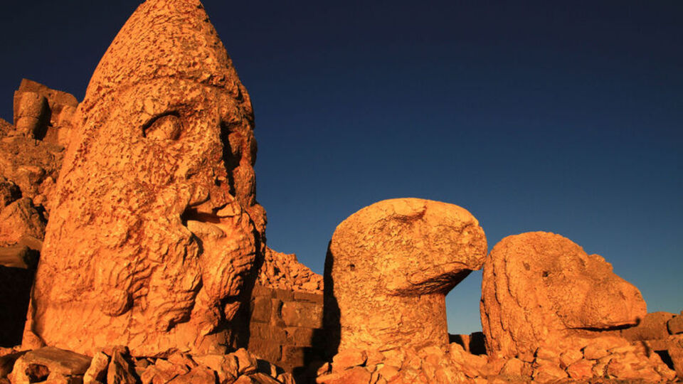 Nemrut heykelleri müzeye taşınıyor