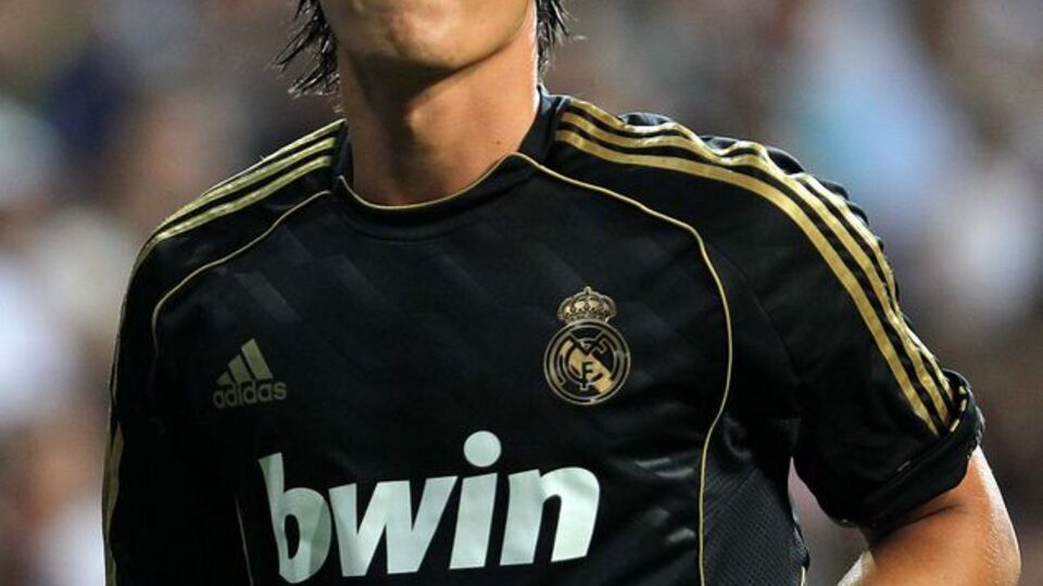 Mesut'u 'çirkin' seçtiler!