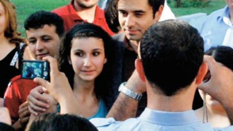 Cansel'e memleketinde sevgi seli