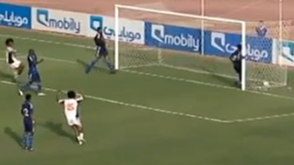 Dünyanın en komik defansı! -VİDEO-