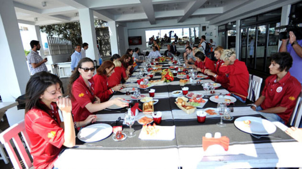 Voleybol takımı bir araya geldi