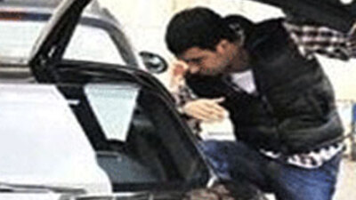 Arda kanatlı arabasını sattı