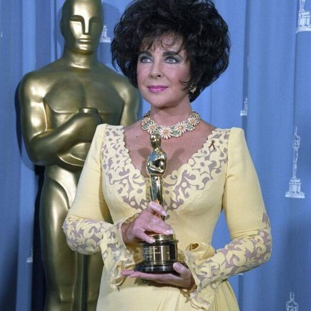 Elizabeth Taylor'ın elbiseleri satılacak