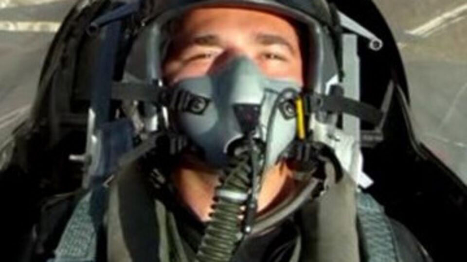 Pilot rolü Engin'i uçurdu