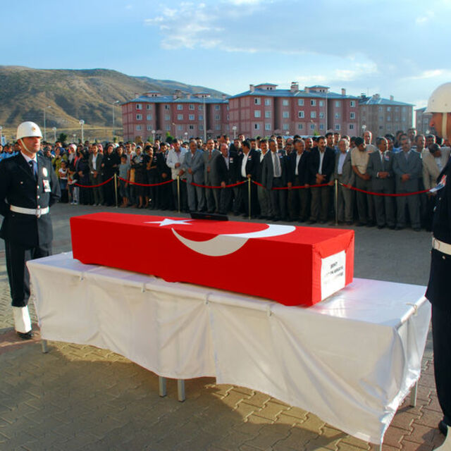 Şehit polis okulu öğrencisi toprağa verildi!