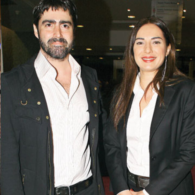 Sevgilisini sette bile yalnız bırakmıyor GALERİ