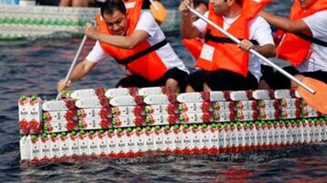 Karton gemilerle kıyasıya yarış