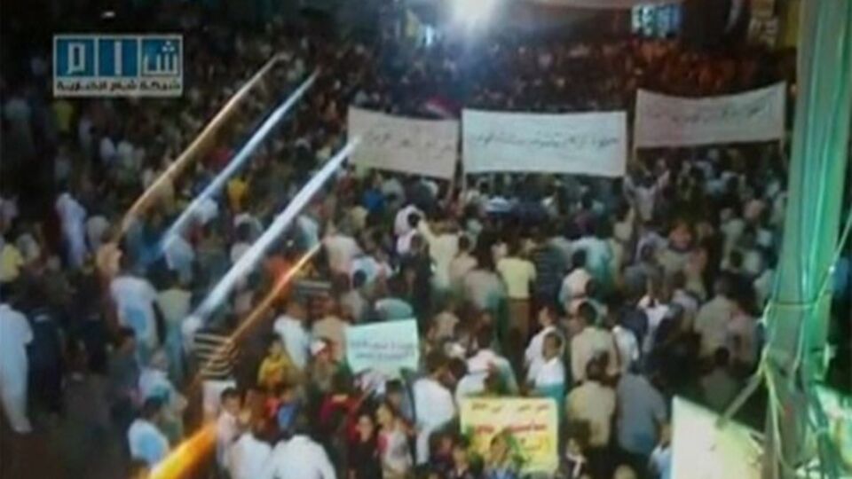 Askerler El Rastan kasabasına girdi