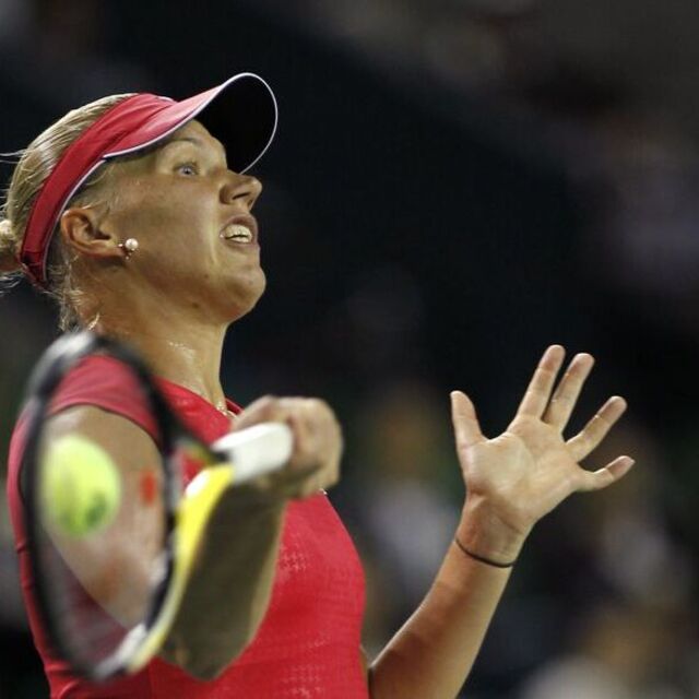 Sharapova bileğinden çekiyor!