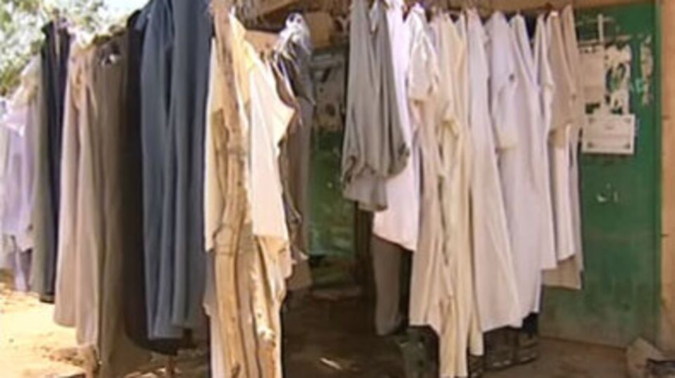 Sudan'da çamaşırhaneler erkeklere soluk aldırmıyor VİDEO