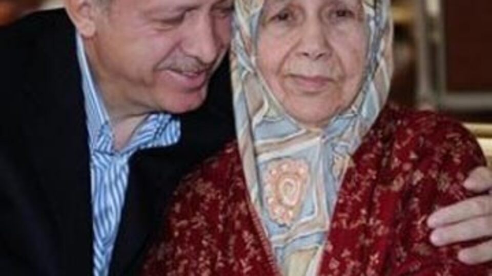 Başbakan'ın annesi yoğun bakımda