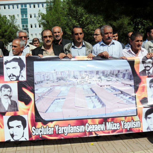 Diyarbakır Cezaevi için 100 suç duyurusu daha