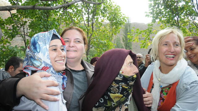 CHP'den HES eylemcilerine destek