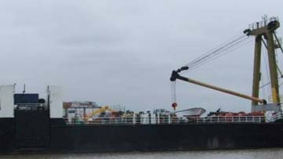 Yunanistan'dan satılık gemi ve otel!