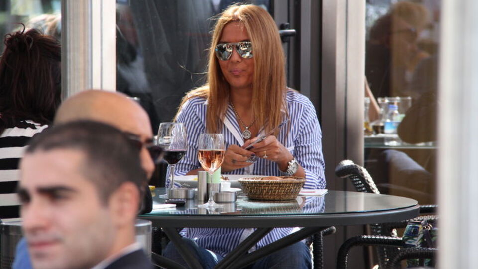 Demet Akalın'ın tektaşını kim aldı ?