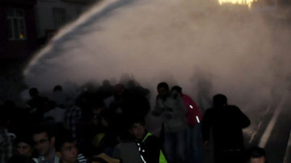 BDP'li vekillere tazyikli su GALERİ