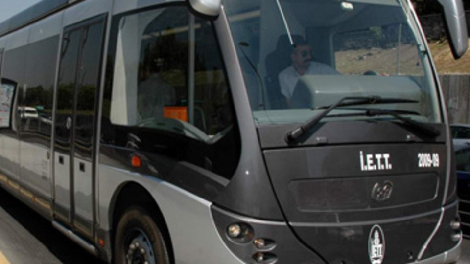 Metrobüsler çarpıştı: 3 yaralı