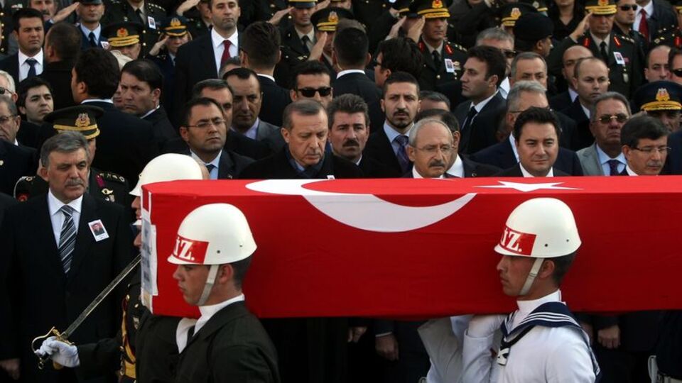 On binler şehidini uğurladı!