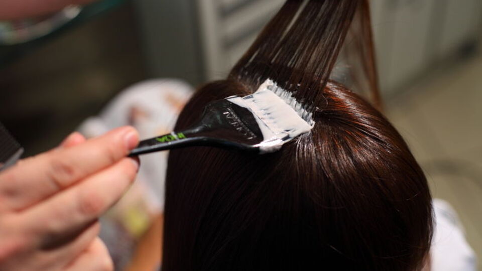 Kanserojen saç boyası anne sütüne geçiyor!