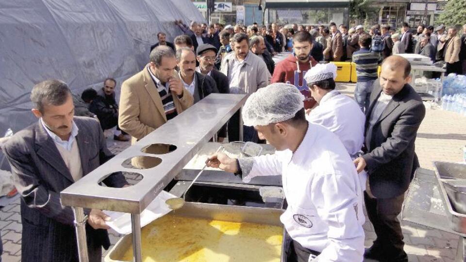 'Burada acı kol geziyor acı insanın koluna giriyor...'