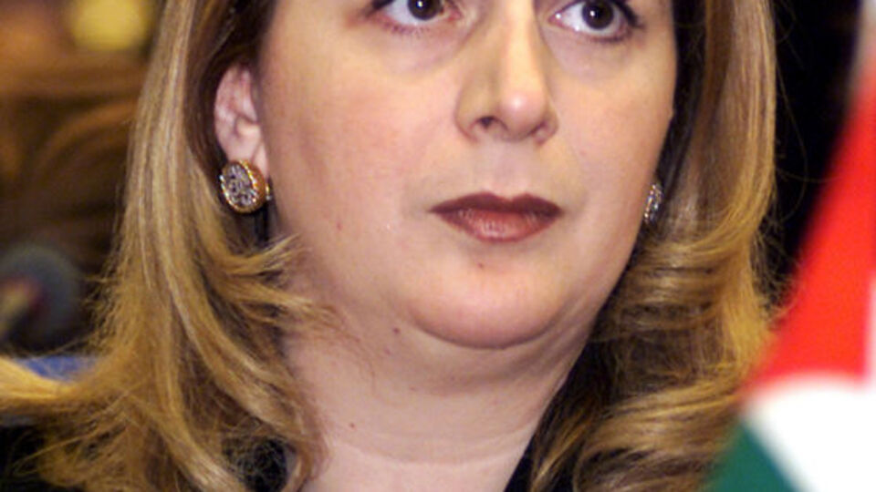 Yaser Arafat'ın eşi için kırmızı bülten yayınlandı