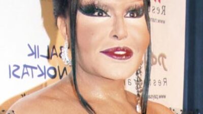 Diva 10. Yıl Marşı'nı söyledi