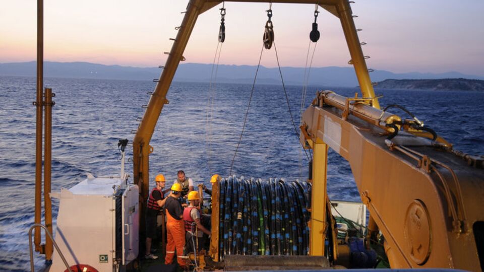 Akdeniz'de petrol arama devam edecek