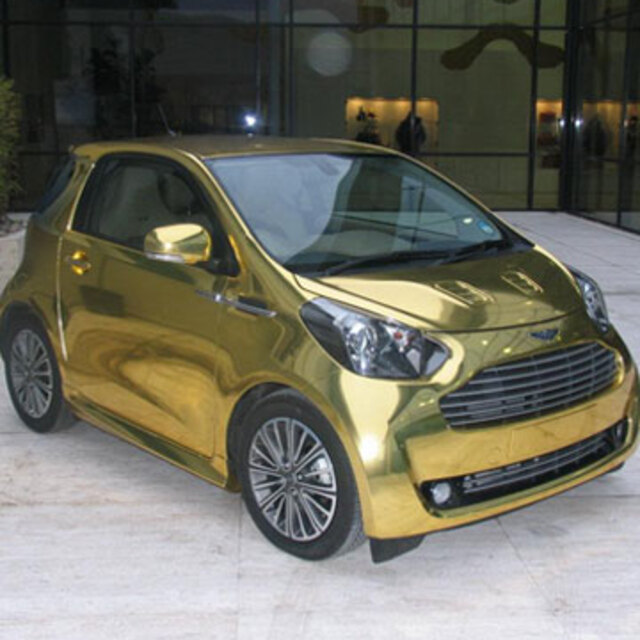 Altın kaplama Aston Martin