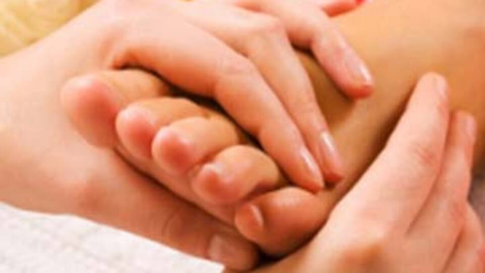 Ayak mantarı nasıl bulaşır?