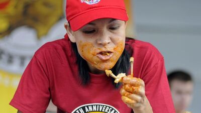 'Kara Dul' 4.5 kiloluk hindiyi 10 dk'da yedi