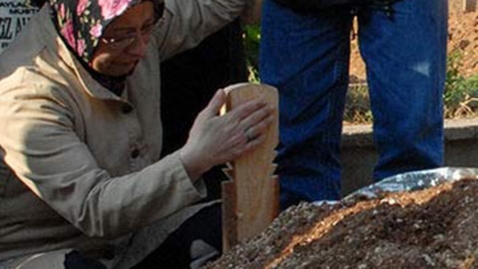 "Yavrum kalk, orası çok soğuktur" VİDEO