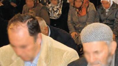 Kadın- erkek beraber namaz kılabilir mi?