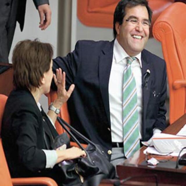 CHP'de bir garip bıyık vakası!