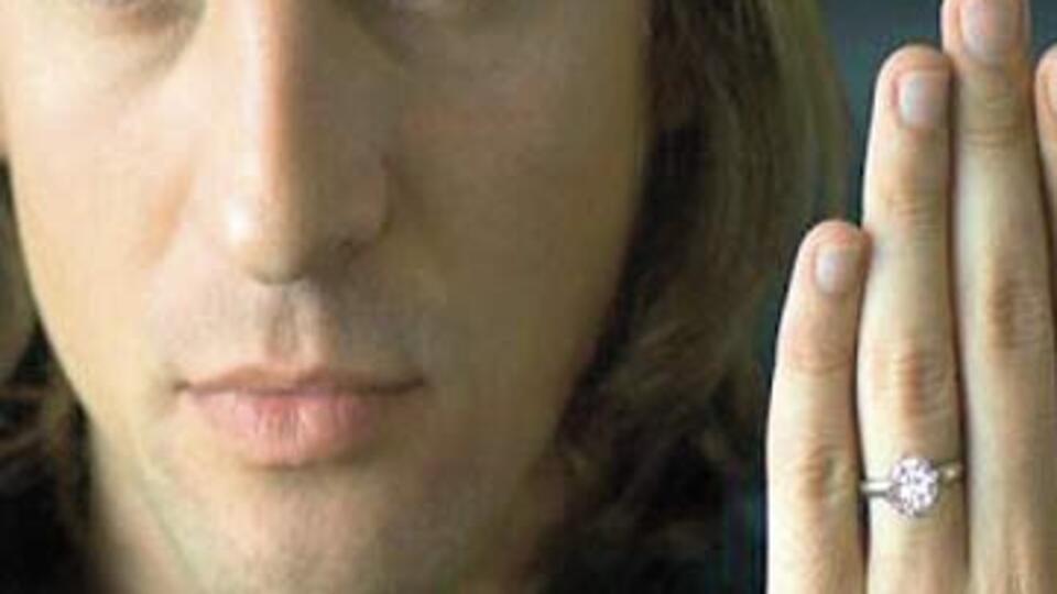 Erkek adam tektaş takar mı?