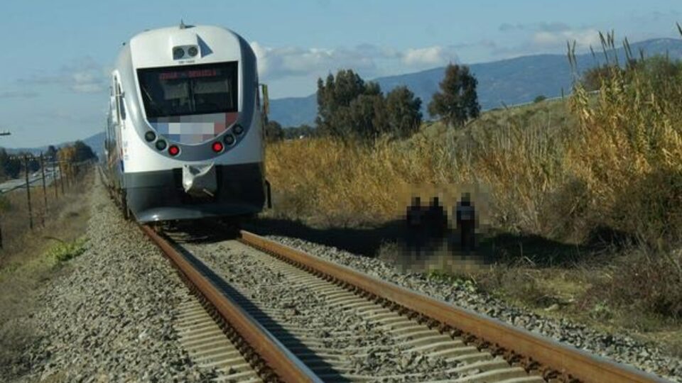 Demiryolu işçilerine tren çarptı: 5 ölü
